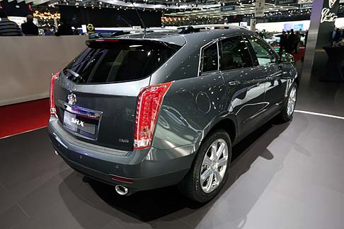 Cadillac - Cadillac SRX nello stand di Ginevra, vista posteriore.