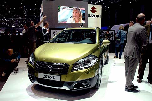 Suzuki - Tra i dispositivi di sicurezza attiva figurano un limitatore di velocit, lESP, sette airbag, pretensionatori e limitatori di forza per le cinture di sicurezza.