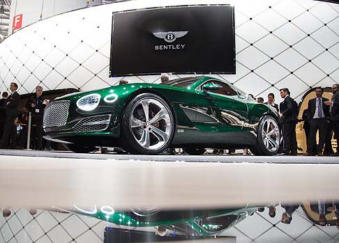 Bentley - E a protagonista assoluta dello stand Bentley a Ginevra la nuova EXP 10 Speed 6, che interpreta secondo lo stile british il concetto di auto sportiva due posti ad alte prestazioni, ma di lusso.