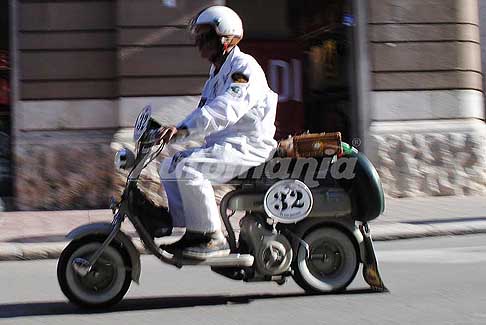 Rievocazione storica moto storiche - Innocenti Lambretta D 150cc pilota Di Dio Donato giunto secondo nella Classe Scooter storica della Milano Taranto 2016