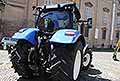 New Holland T6 Methan Power Tractor posteriore innovativo mezzo agricolo a Metano esposto a Modena al Motor Valley Fest 2024