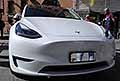 Tesla Model 3 dual motor calandra vettura elettrica in mostra a Modena in Piazza XX Settembre per il Motor Valley Fest 2024