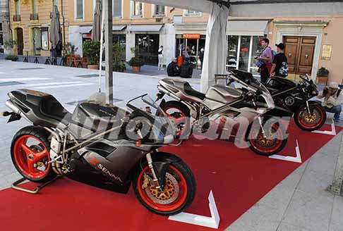 Motor Valley Fest 2024 - Moto Ducati 916 Senna S serie completa al Motor Valley Fest 2024 di Modena