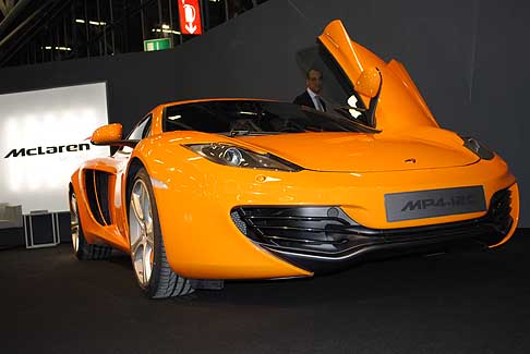 McLaren - McLaren MP4 12C auto sportiva Made in Britain - Photo credit: by  Automania