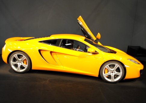 McLaren - McLaren MP4 12C vista laterale della super sportiva stradale