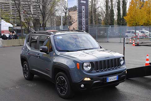 Jeep - Saliti sulla Jeep Renegade abbiamo trovato un abitacolo confortevole