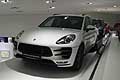 Suv Porsche Macan in mostra allinterno del Museo Porsche di Stoccarda