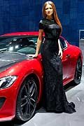 Maserati GranTurismo MC Stradale e sexy hostess al Parigi Motor Show 2016