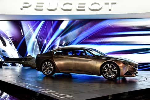 Peugeot - Il debutto sulla scena automobilistica internazionale era gi avvenuto al Salone di Pechino ed ora per il prototipo di casa Peugeot, la concepet Exalt