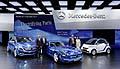 Manager Mercedes-Benz e Smart al Paris Mondial deAutomobile 2012 con le vettura elettriche presentate al salone