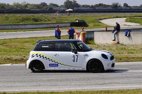 Trofeo Autodromo del Levante 2015 - In gara per il Trofeo Racing Strat la Mini Cooper S del pilota De Matteo Gabrielle vincitore prima tappa del II Trofeo Autodromo del Levante