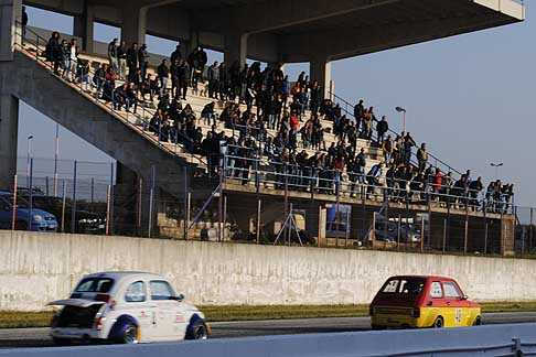 Trofeo Autodromo del Levante 2015 - Nei primi giri di gara in testa c la Fiat 126 di Ciro Sannino, ma Pasquale Coppola al sesto giro riesce ad avere la meglio su partenopeo e diventa il nuovo leader