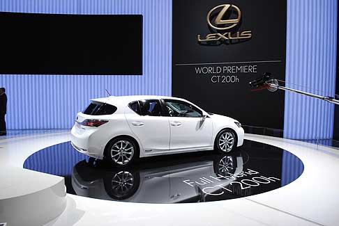 Salone di Ginevra Lexus