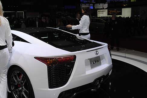 Salone di Ginevra Lexus