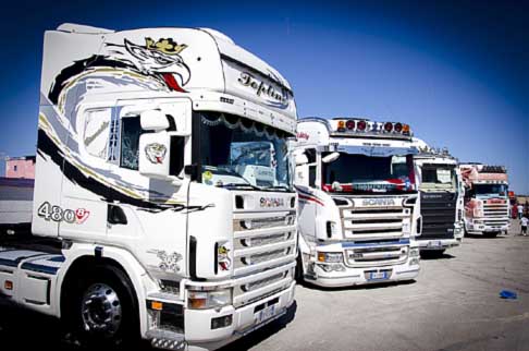 Trucks -  Scania camion tuning allAutodromo del Levante di Binetto