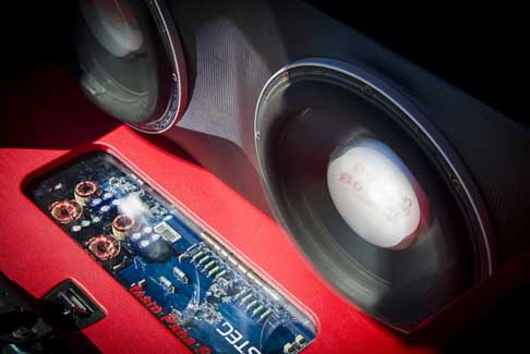 Levante Tuning Day - Levante Tuning Day 2013: hi-fi subwoofer nel cofano a Binetto