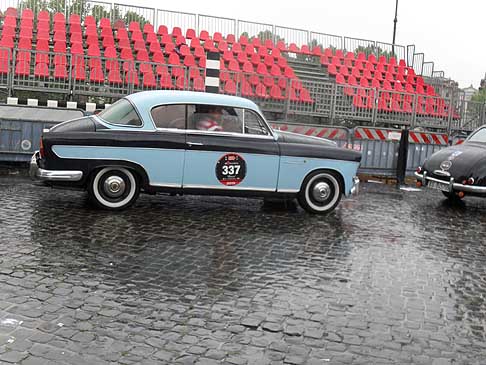 FIAT 1900 Granluce anno 1957 in gara alle Mille Miglia con il numero 334 nella tappa di Roma