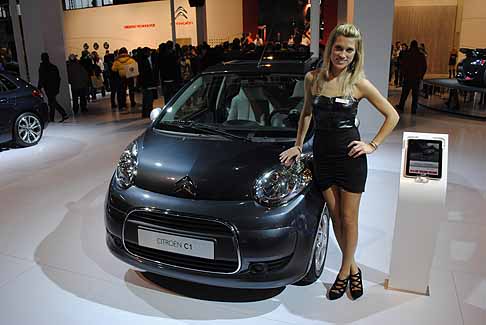 Bologna Motor Show Girls