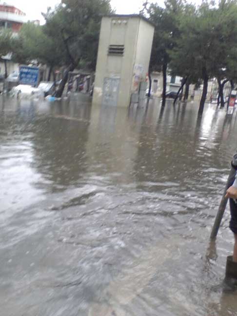 Nubifragio Sud Barese - Acqua e grandine a Piazza Kennedy - Acquaviva delle Fonti del 14 giugno 2014