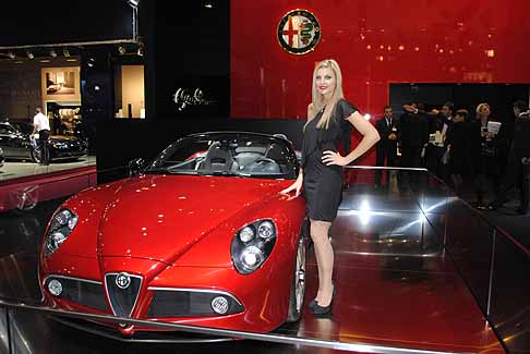 Alfa Romeo - Alfa Romeo 8C spider vettura da cui potrebbe derivare l'Alfa Romeo 4C GTA